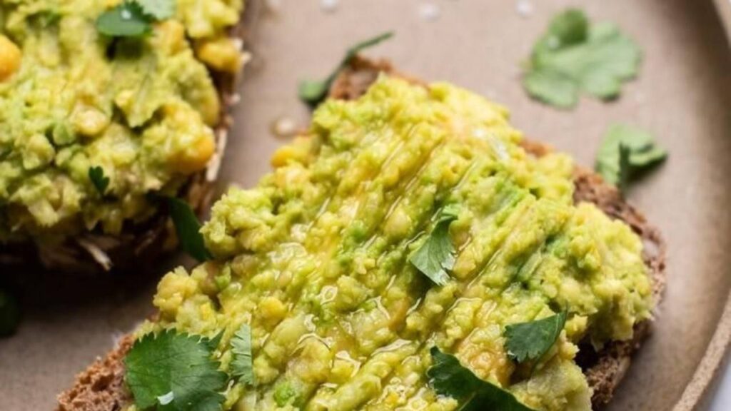 MINIMALIZM ŻYWIENIOWY – JAK UPROŚCIĆ DIETĘ I ŻYĆ ZDROWIEJ? 2 Chickpeas avocado tast