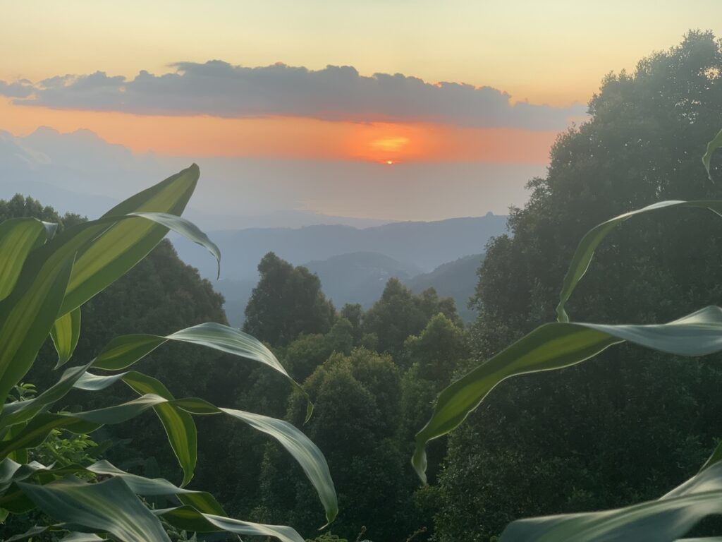 piękny wschód słońca Munduk Bali