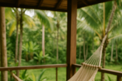 Lokalne superfoods z Azji – moringa, tempeh, pandan i galangal na tropikalnym tarasie.