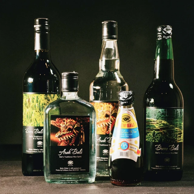 10 lokalnych alkoholi na Bali – co warto spróbować? 7 10 lokalnych alkoholi na Bali - arak infused LOL spirits Bali