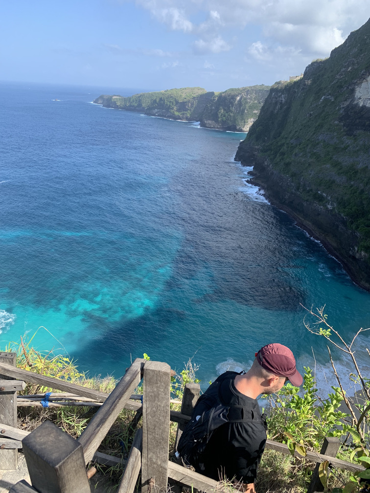 TYDZIEŃ 6 4 Zejście na plażę na Nusa Penida