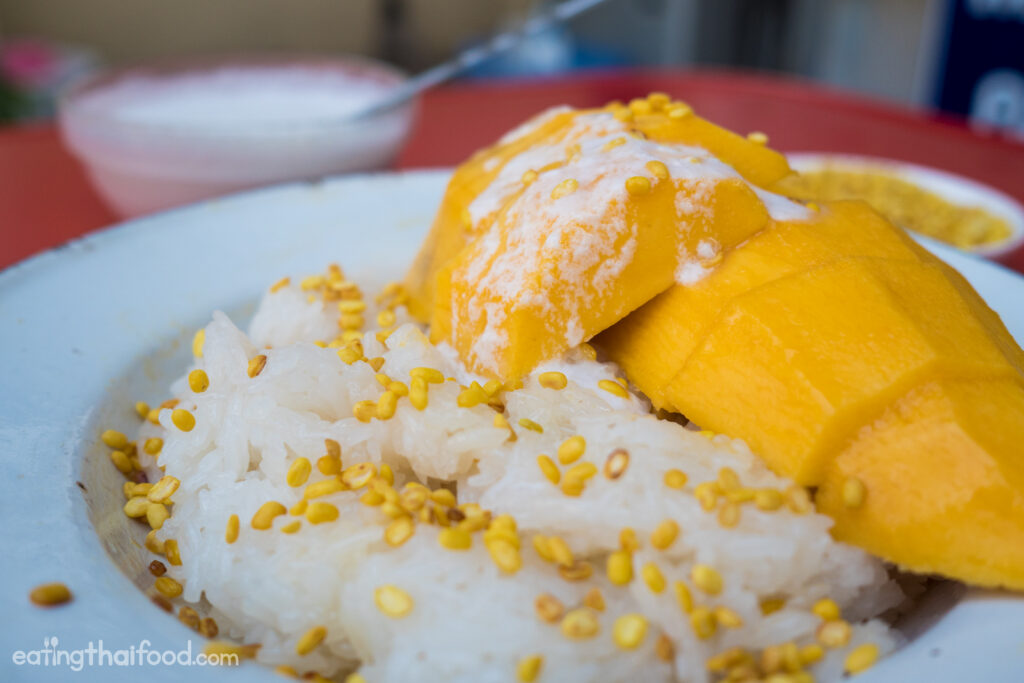 Mango sticky rice – tajski deser z kleistego ryżu, mango i mleka kokosowego