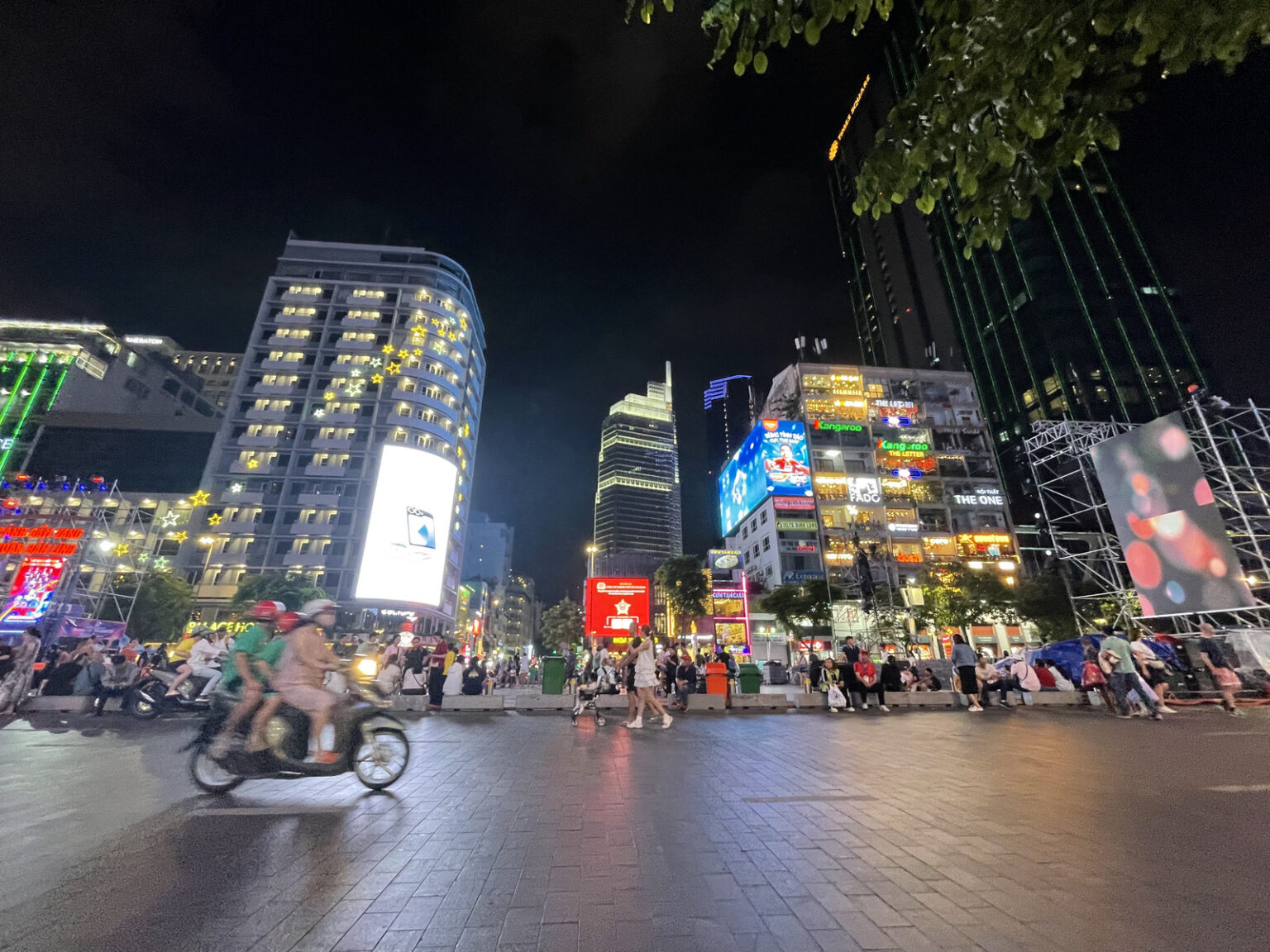 Ho Chi Minh City, sajgonie 24 godziny w district 1