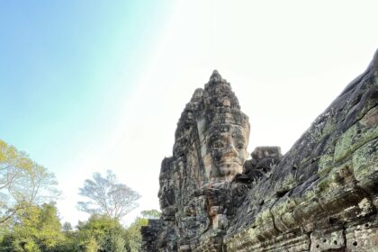 Kamienna twarz świątyni Bayon jako symbol spokoju w chaosie ADHD w biznesie