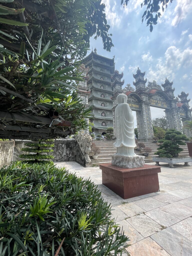 Pagoda Linh Ung