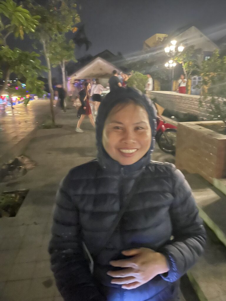 RÓŻNICA MIĘDZY TURYSTĄ A PODRÓŻNIKIEM? 5 portret mieszkańca Wietnamu, naturalne światło