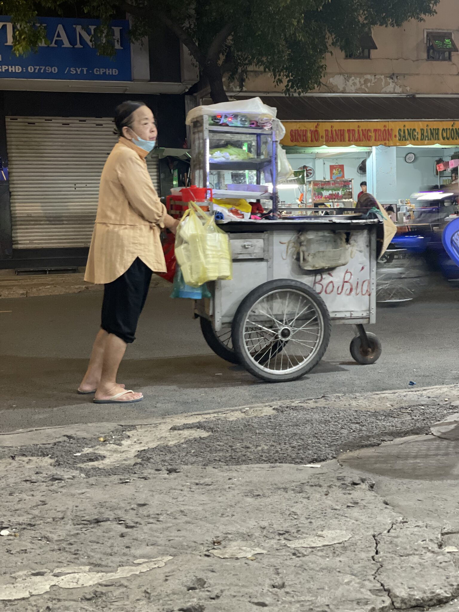 zdjęcie mieszkańca Wietnamu, naturalne światło