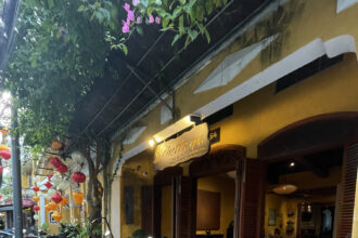Tydzień 11 hoi Ań - skuter zaparkowany w centrum Hoi An – codzienne życie w Wietnamie