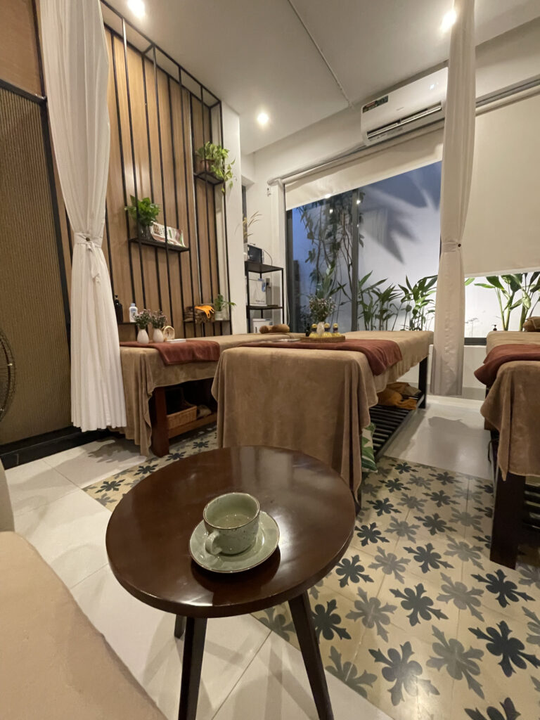 Relaksujący masaż w Hoi An w Wietnamie, cotygodniowa rutyna 