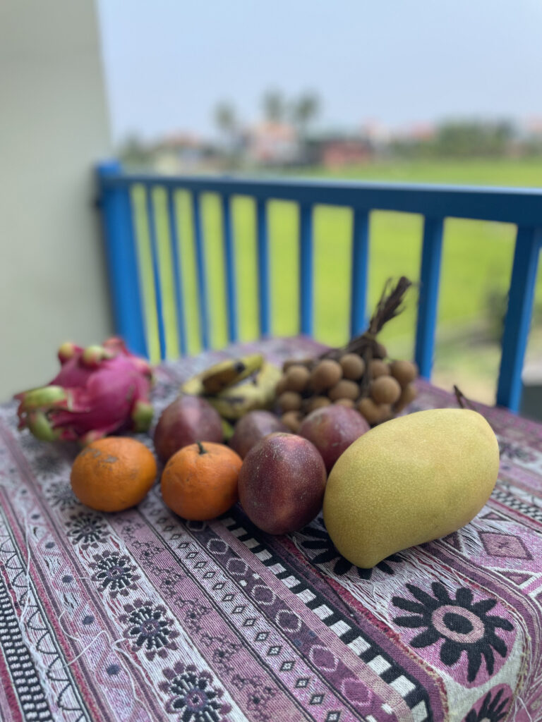 Owoce z okalnego targu w Hoi An 