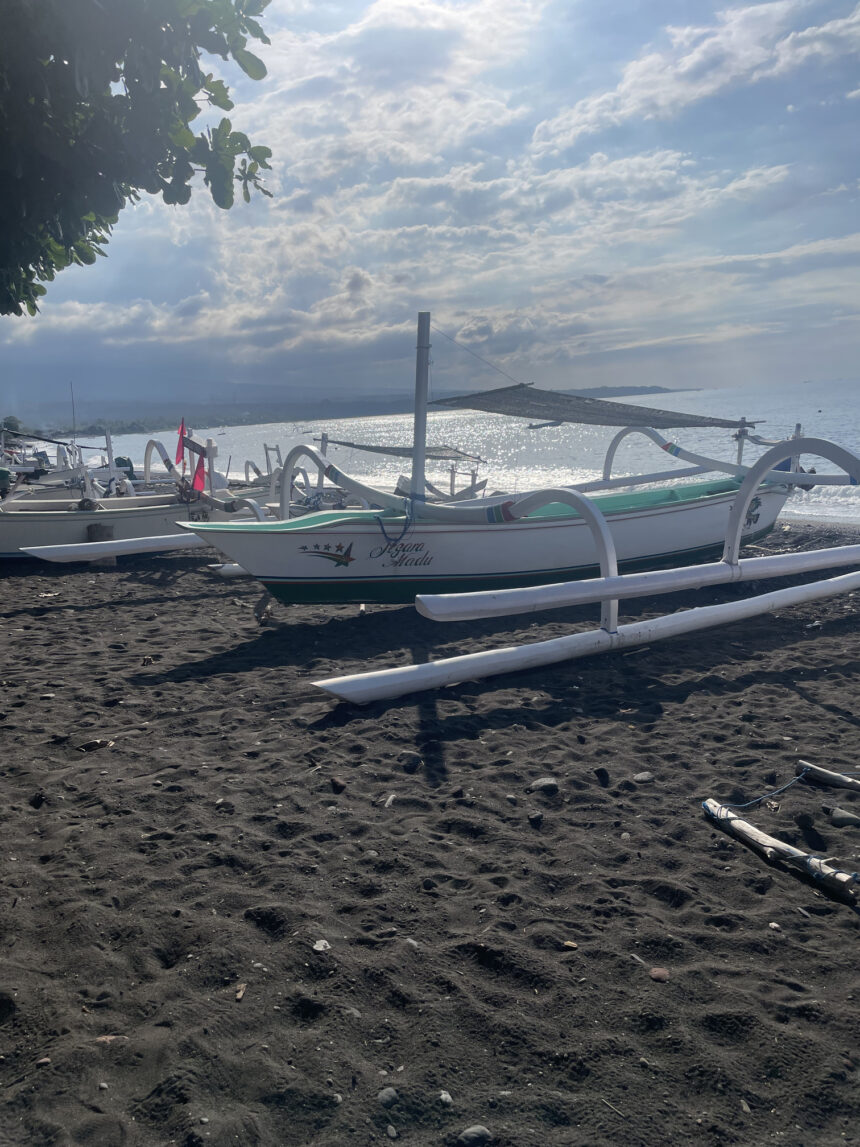 Plaża w Amed Bali, podczas podróży po wschodnim Bali.