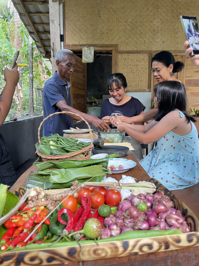 TYDZIEŃ 28 PODRÓŻY 5 Balijski cooking class z międzynarodową rodziną podczas podróży po Bali