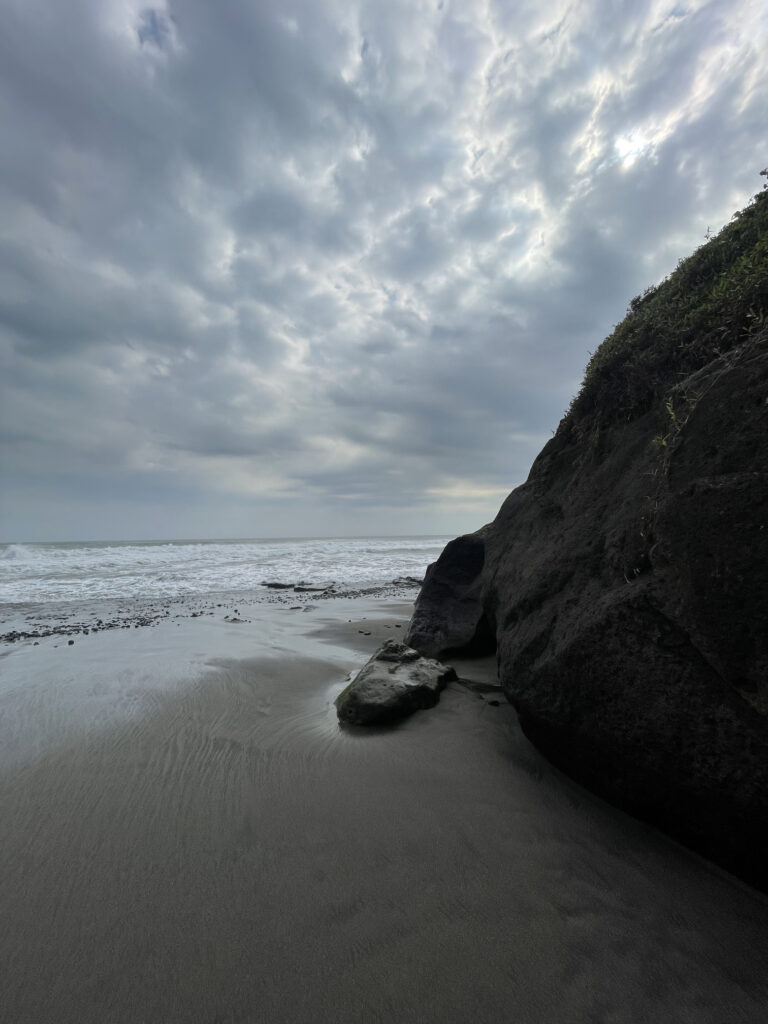 TYDZIEŃ 29 PODRÓŻY 3 Burzowa pogoda nad oceanem na Bali