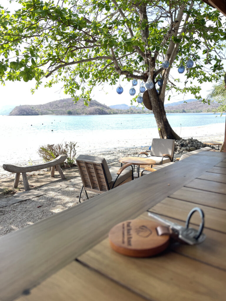 TYDZIEŃ 33 PODRÓŻY 1 Tydzień 33 podróży. Gili Asahan na Lombok z turkusową wodą i spokojną plażą.