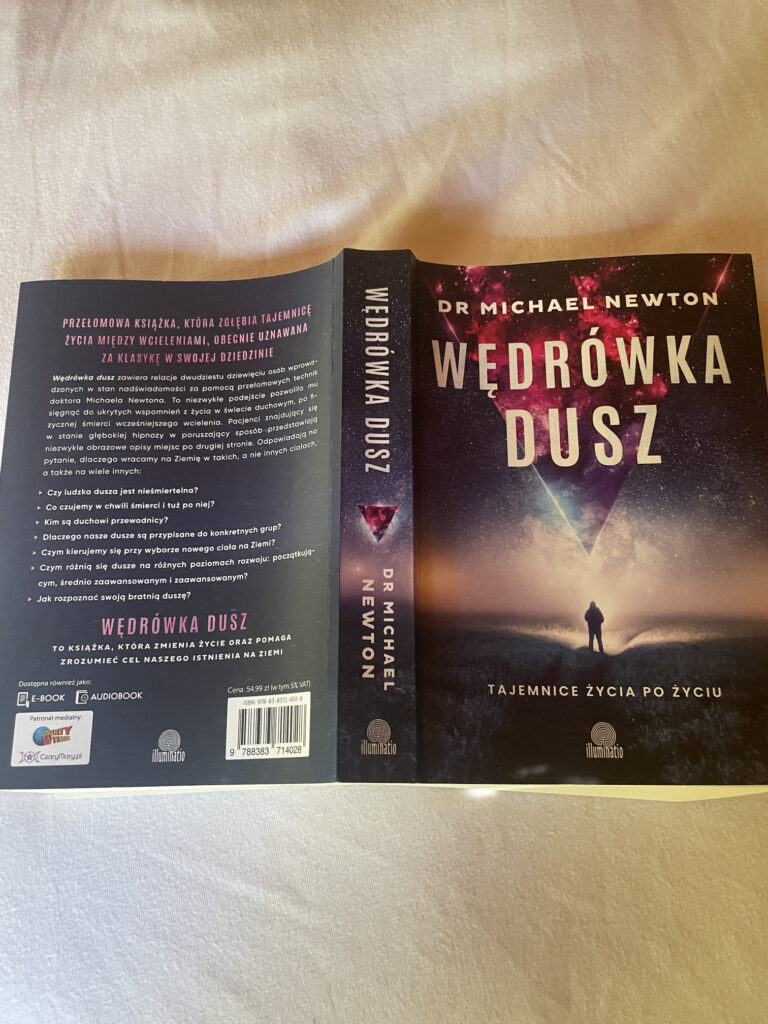 TYDZIEŃ 32 PODRÓŻY 8 Książka Wędrówka dusz czytana podczas pobytu w górach Bali.